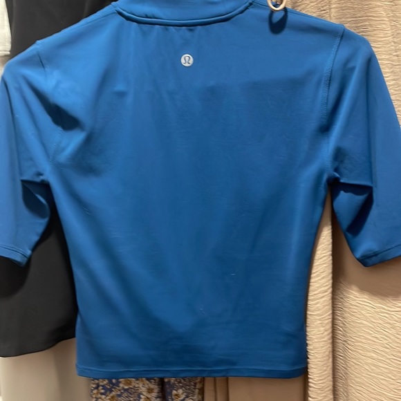 Crop top - Picture 2 of 2